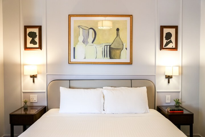 Room 82 of 104