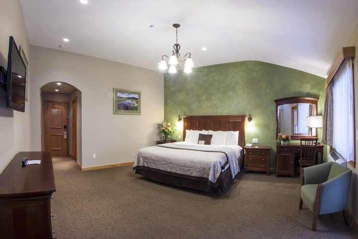 Golden Arrow Lakeside Resort