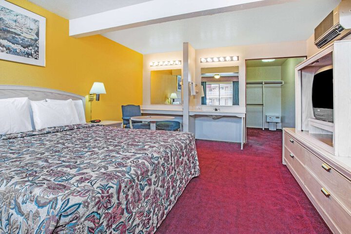 Room 13 of 15