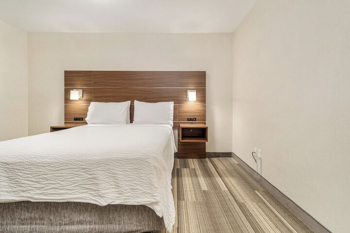Room 120 of 348