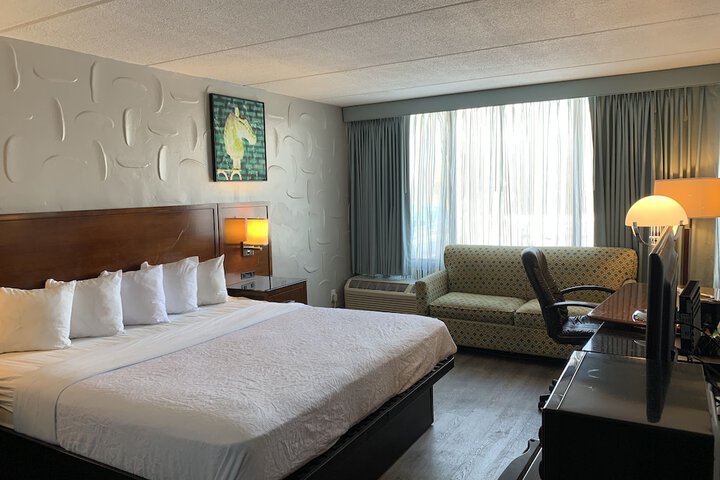 Room 8 of 33