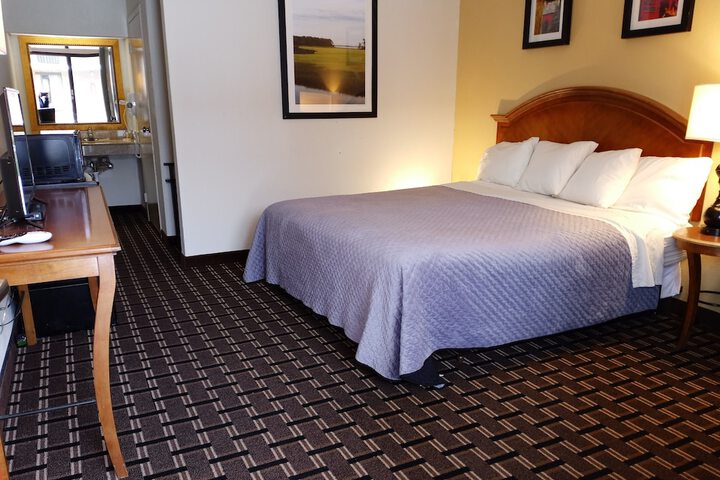 Room 10 of 18