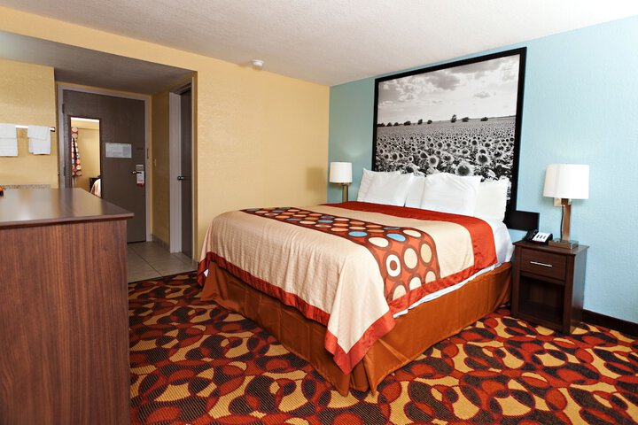 Room 52 of 94