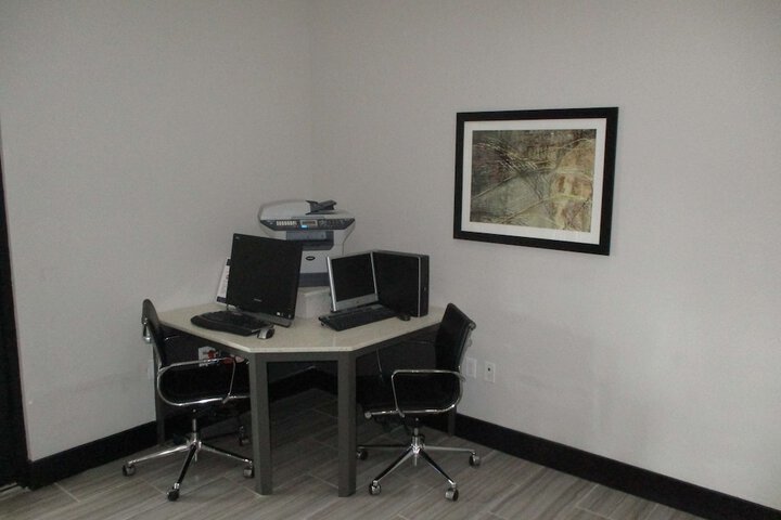 Business Center 31 of 31