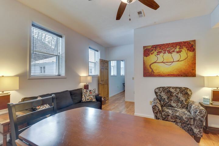 Downtown Marlinton Vacation Rental Apartment!