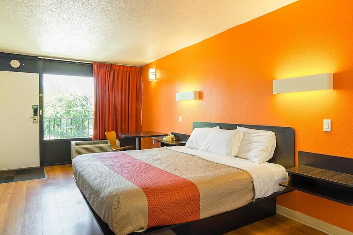 Room 43 of 51