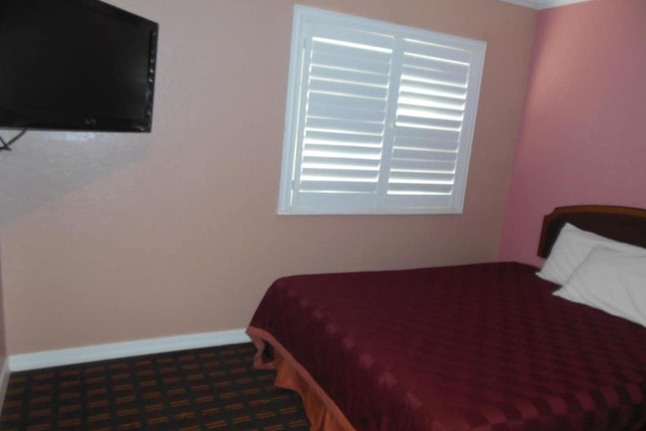Room 11 of 48
