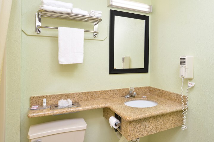 Room 12 of 24