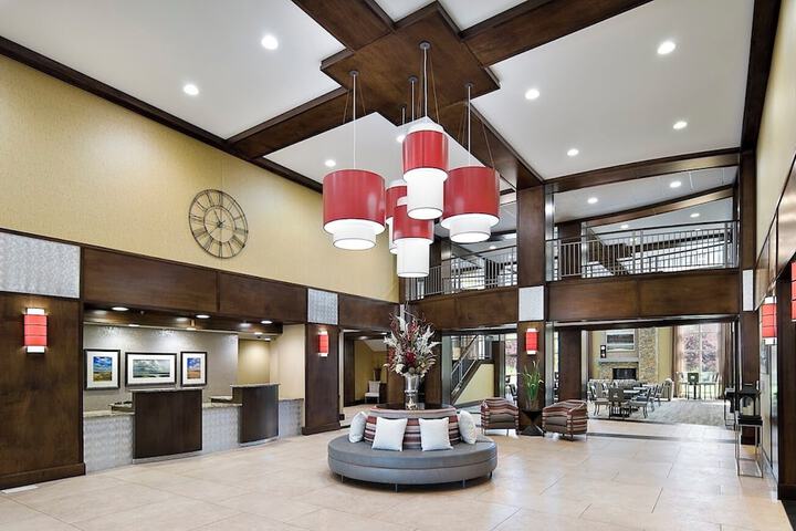 Clubhouse Hotel & Suites Pierre