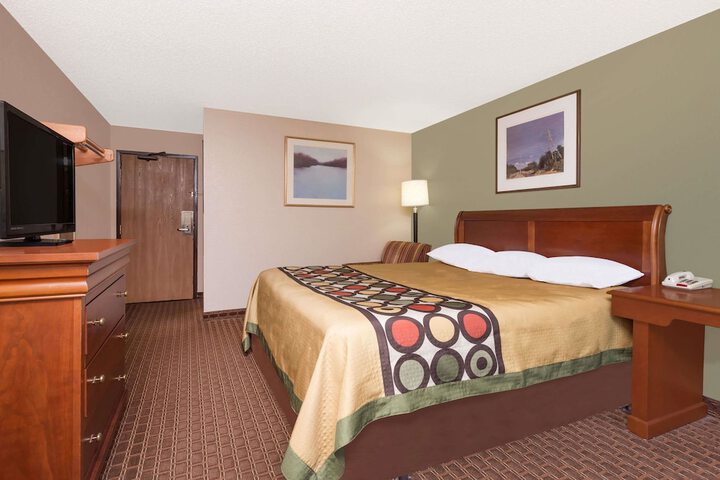 Room 15 of 23