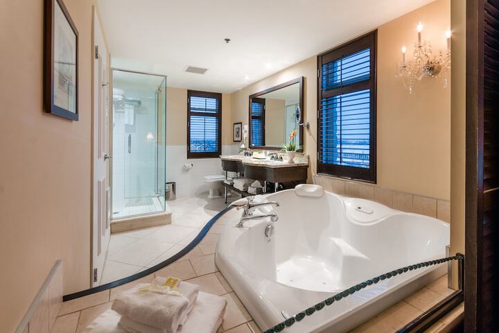 Le St-Martin Hotel & Suites Laval