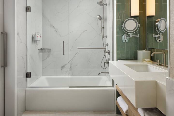 Loews Miami Beach Hotel – South Beach