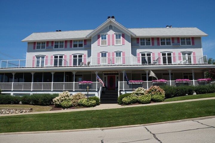 Hotel 11 of 103