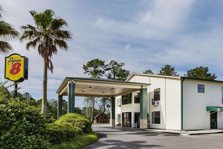 Super 8 by Wyndham Kinder / Coushatta near Casino