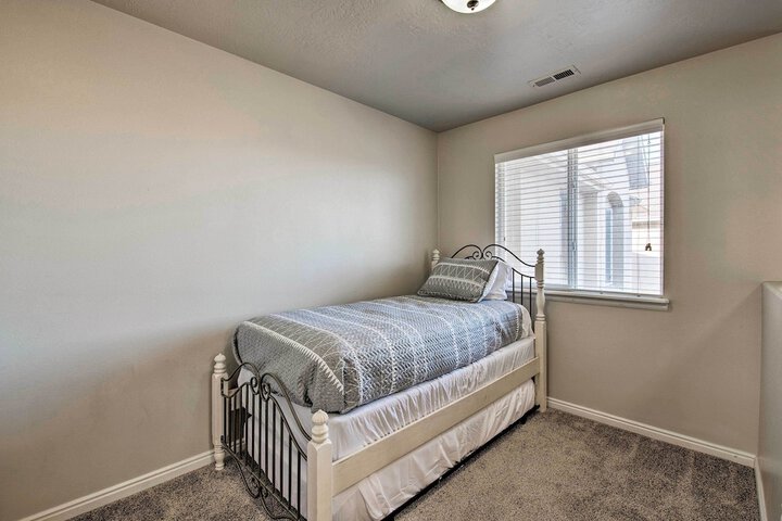 Mtn View Townhome w / Amenities 17 Mi to Snowbird!