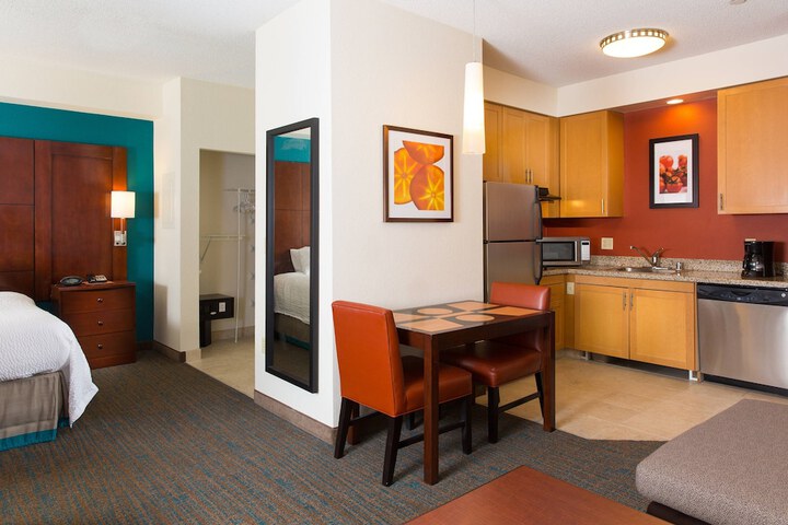 Room 12 of 27