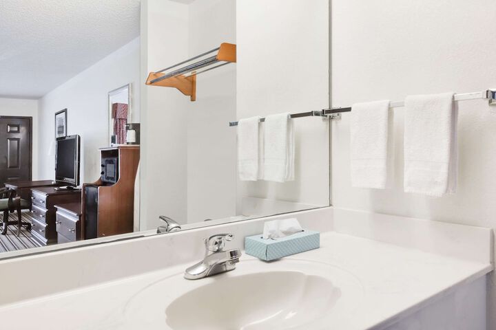 Days Inn by Wyndham Oneonta AL