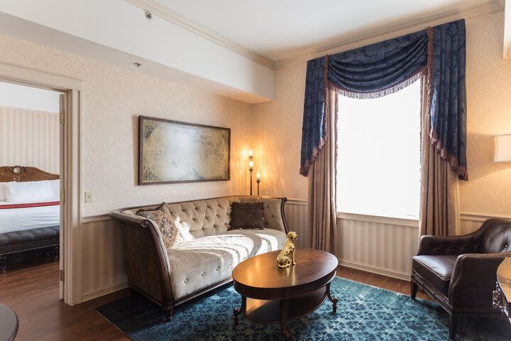 Room 17 of 40