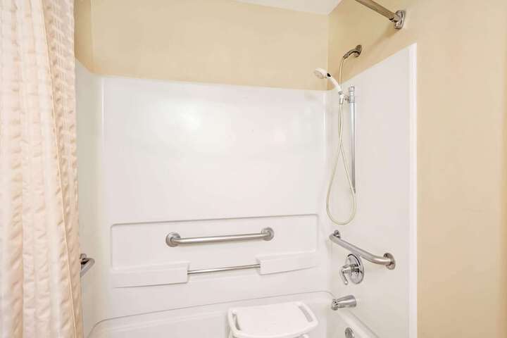 Room 9 of 25