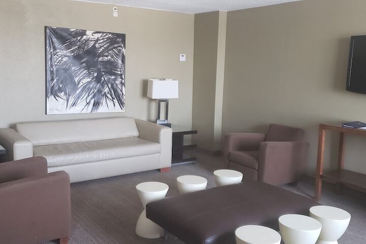 DoubleTree by Hilton St. Louis - Westport