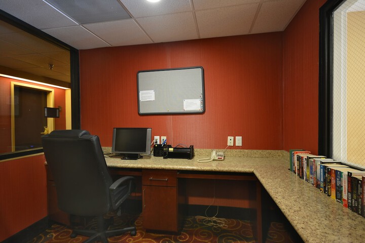 Business Center 29 of 33