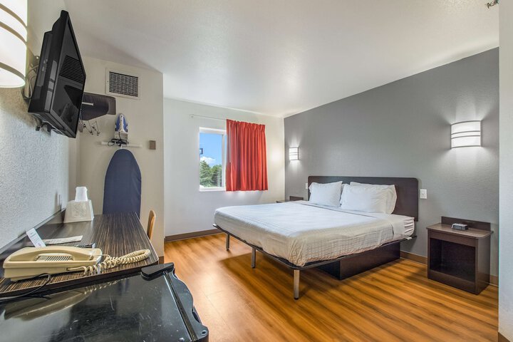 Room 22 of 28