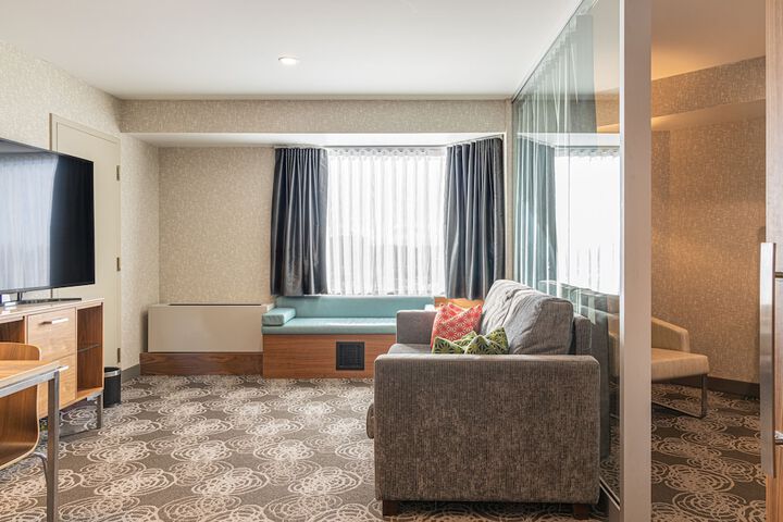 Ômage Hotel Montreal Laval, a Tribute Portfolio Hotel