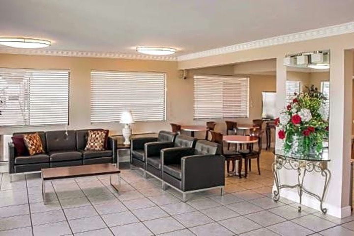 Rodeway Inn & Suites