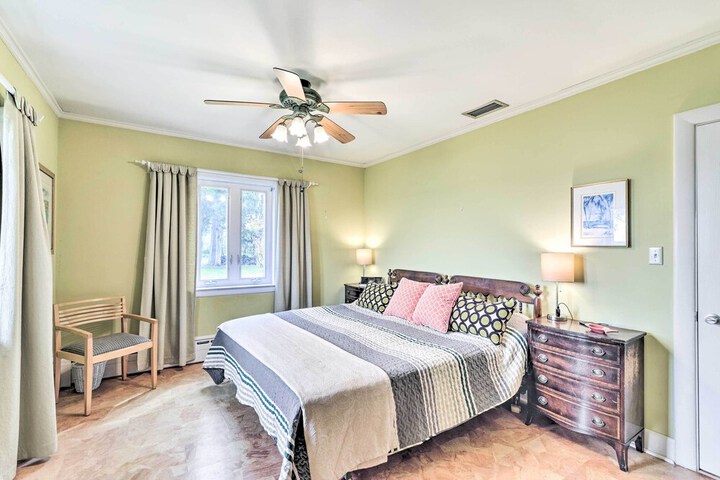 Bayfront Retreat w / Game Room + Outdoor Pool!