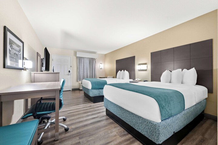 Room 17 of 24