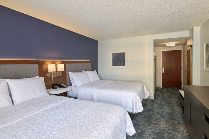 Room 32 of 65