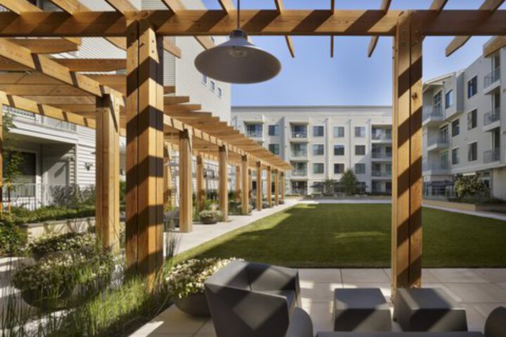 Hotel Exterior 66 of 72