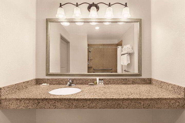 Room 7 of 26