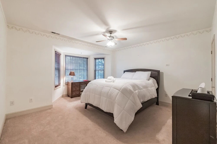 Beautiful Villa in The Heart of Historic Downtown Bel Air! 3 Bedroom Villa by Redawning
