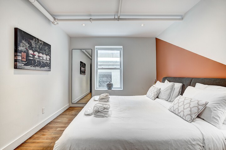 Room 32 of 73