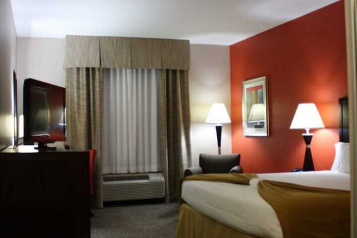 Holiday Inn Express Toledo North by IHG