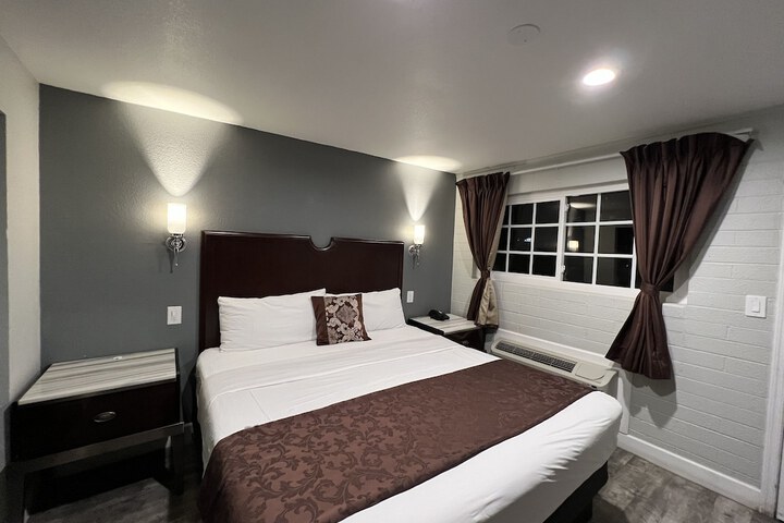 Room 9 of 22