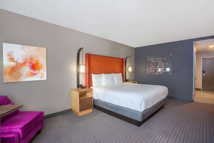 Room 25 of 41