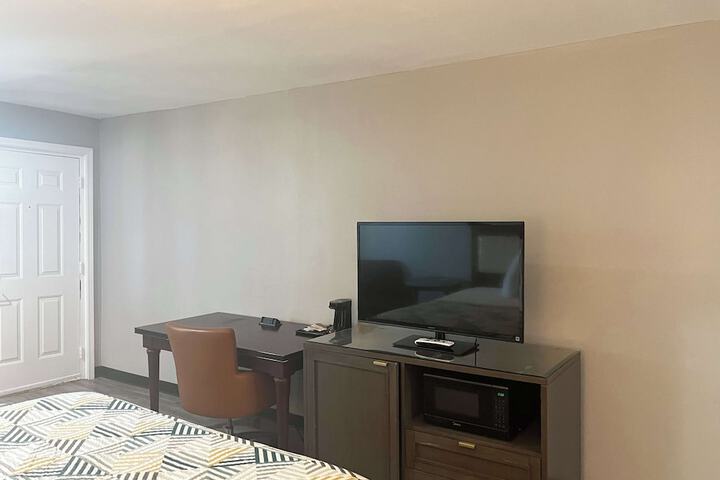 Room 9 of 11