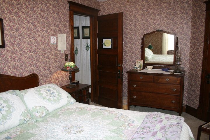 Room 18 of 28