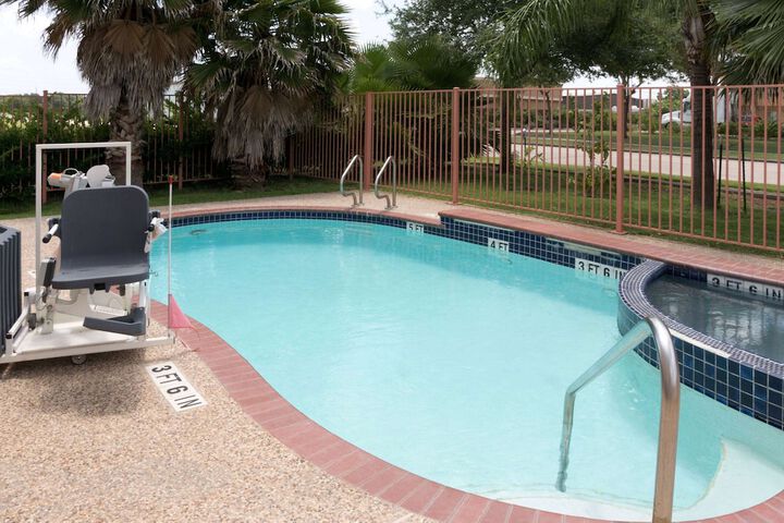 Pool 4 of 16