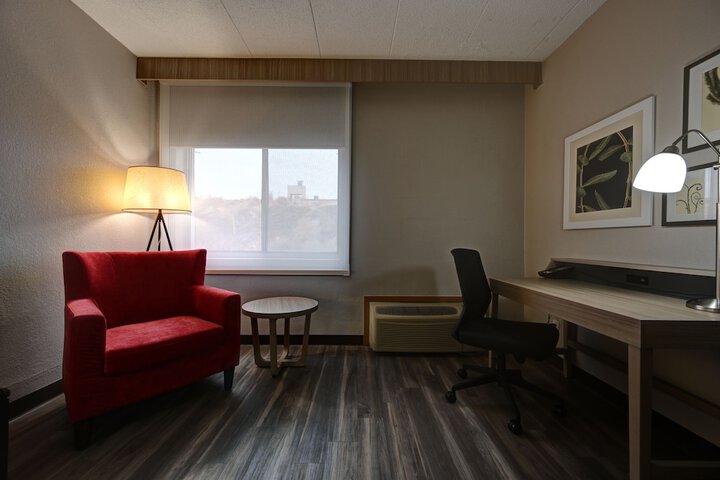 Country Inn & Suites by Radisson Pierre, SD