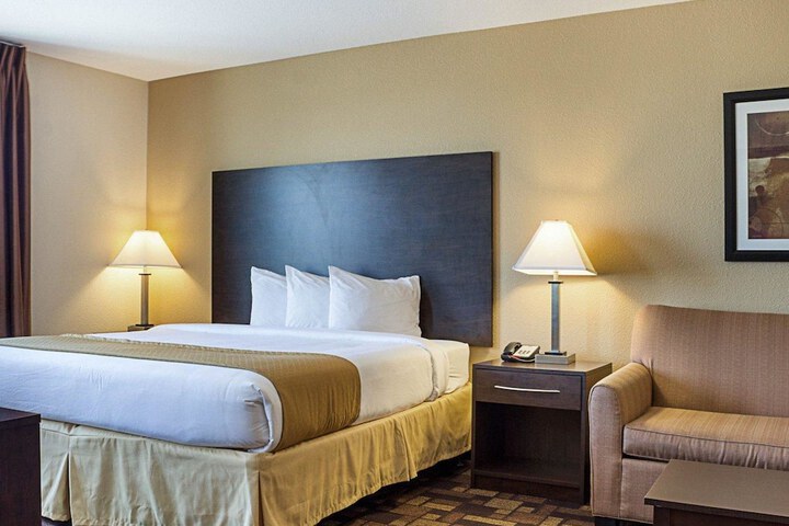 Quality Inn & Suites Minot North