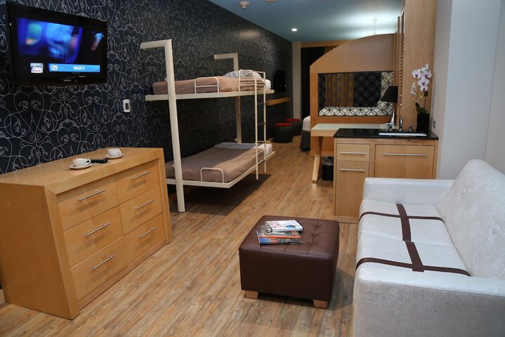 Room 17 of 37