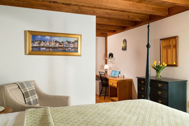 Room 10 of 30