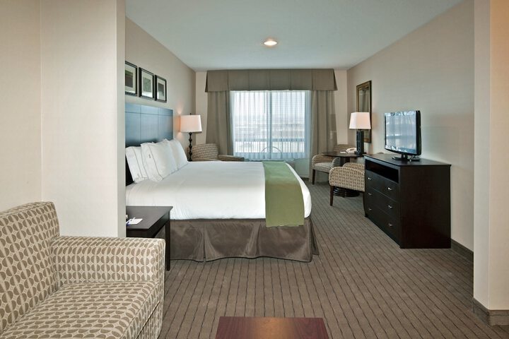Holiday Inn Express Hotel & Suites Grants - Milan by IHG