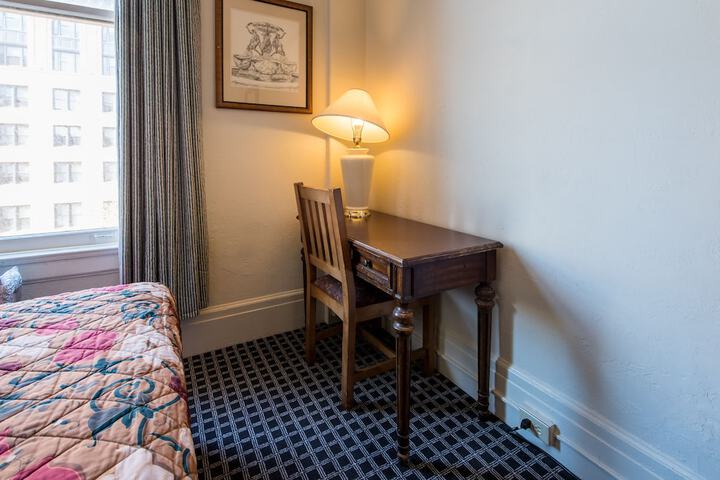 Room 15 of 38
