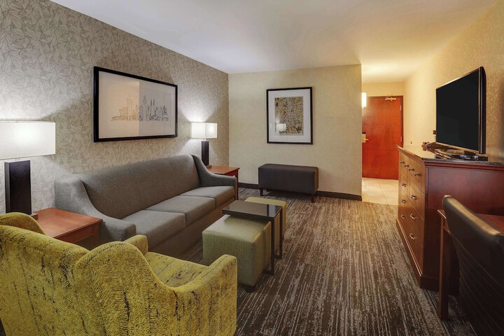 Room 32 of 81