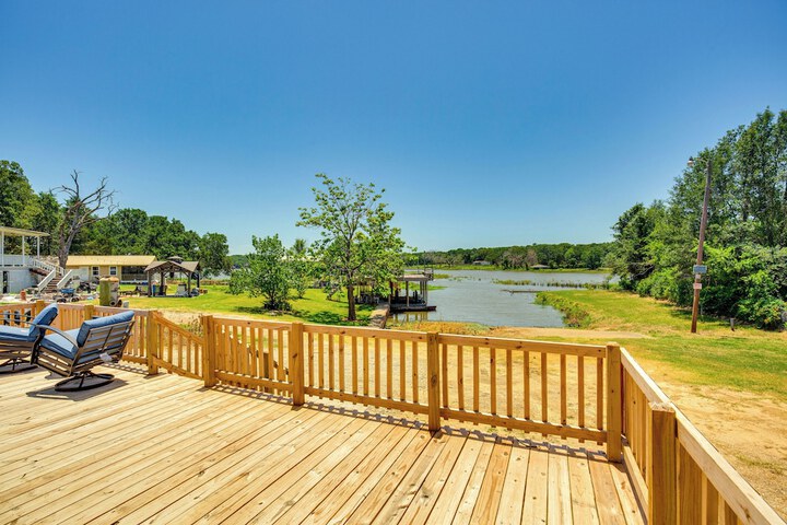 Cedar Creek Reservoir Home w / Private Boat Ramp!
