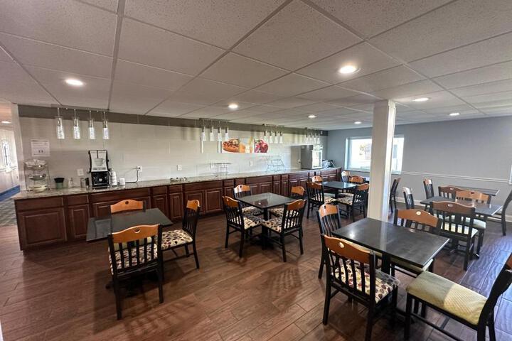 I65 studio suites